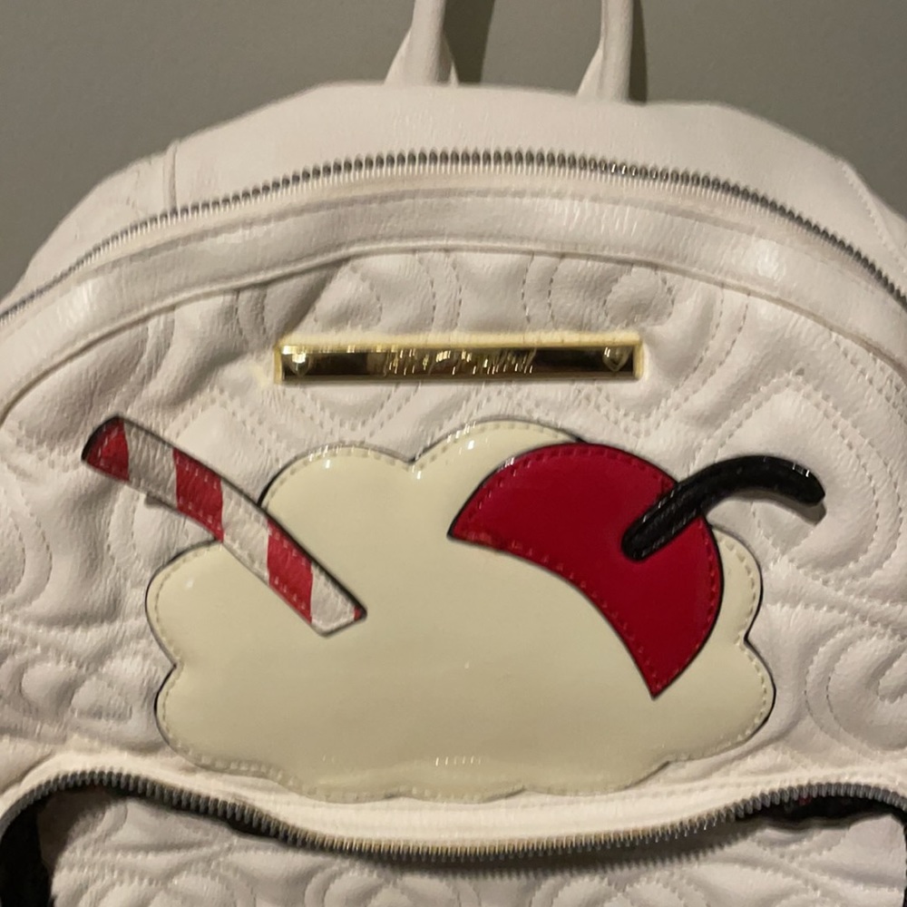 White milkshake Betsey Johnson backpack - Picture 11 of 12